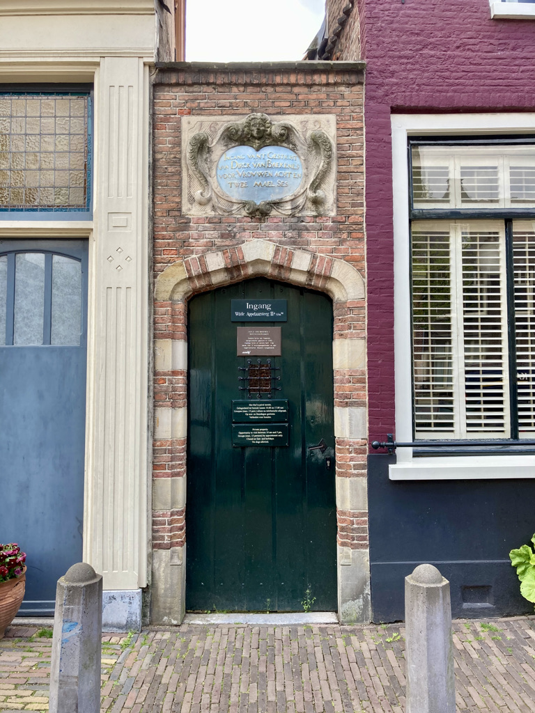 Toegangsdeur hofje Haarlem